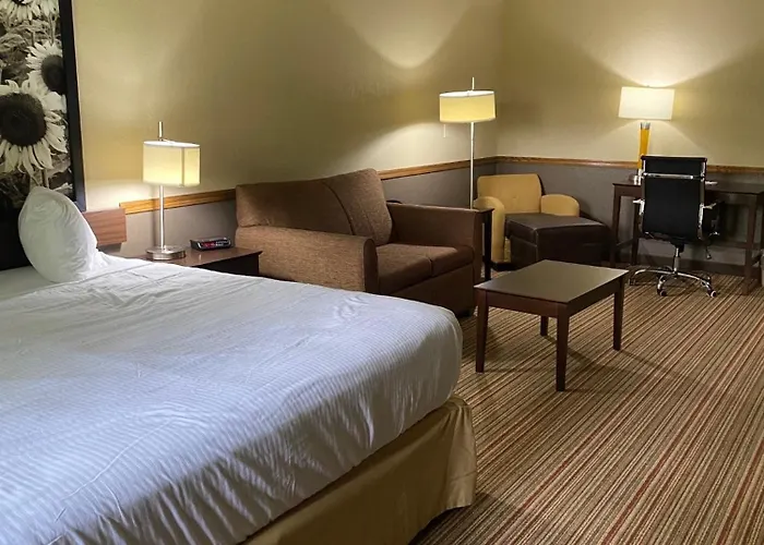 Super 8 By Wyndham New Hampton