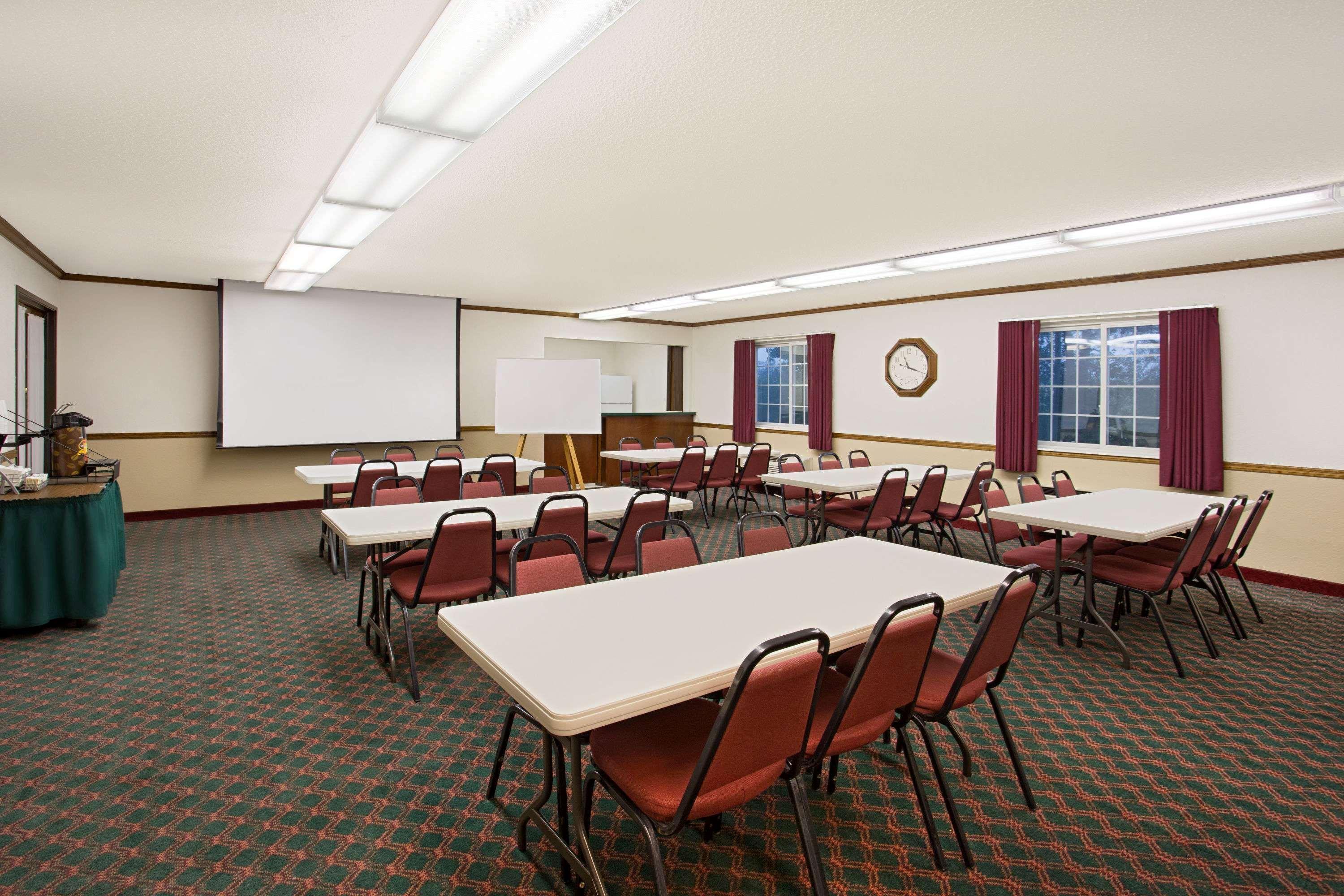 Super 8 By Wyndham New Hampton