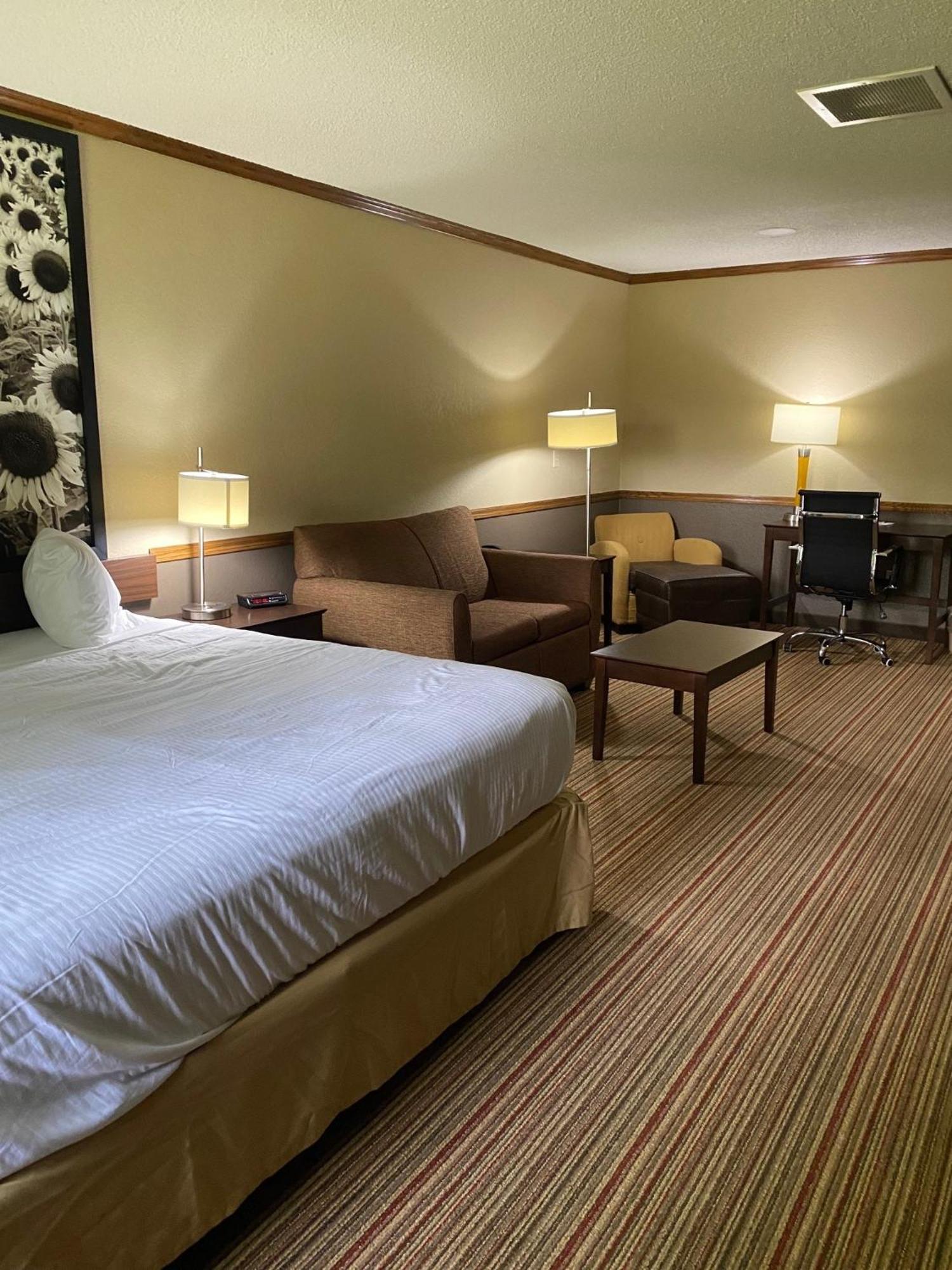 Super 8 By Wyndham Hotel New Hampton