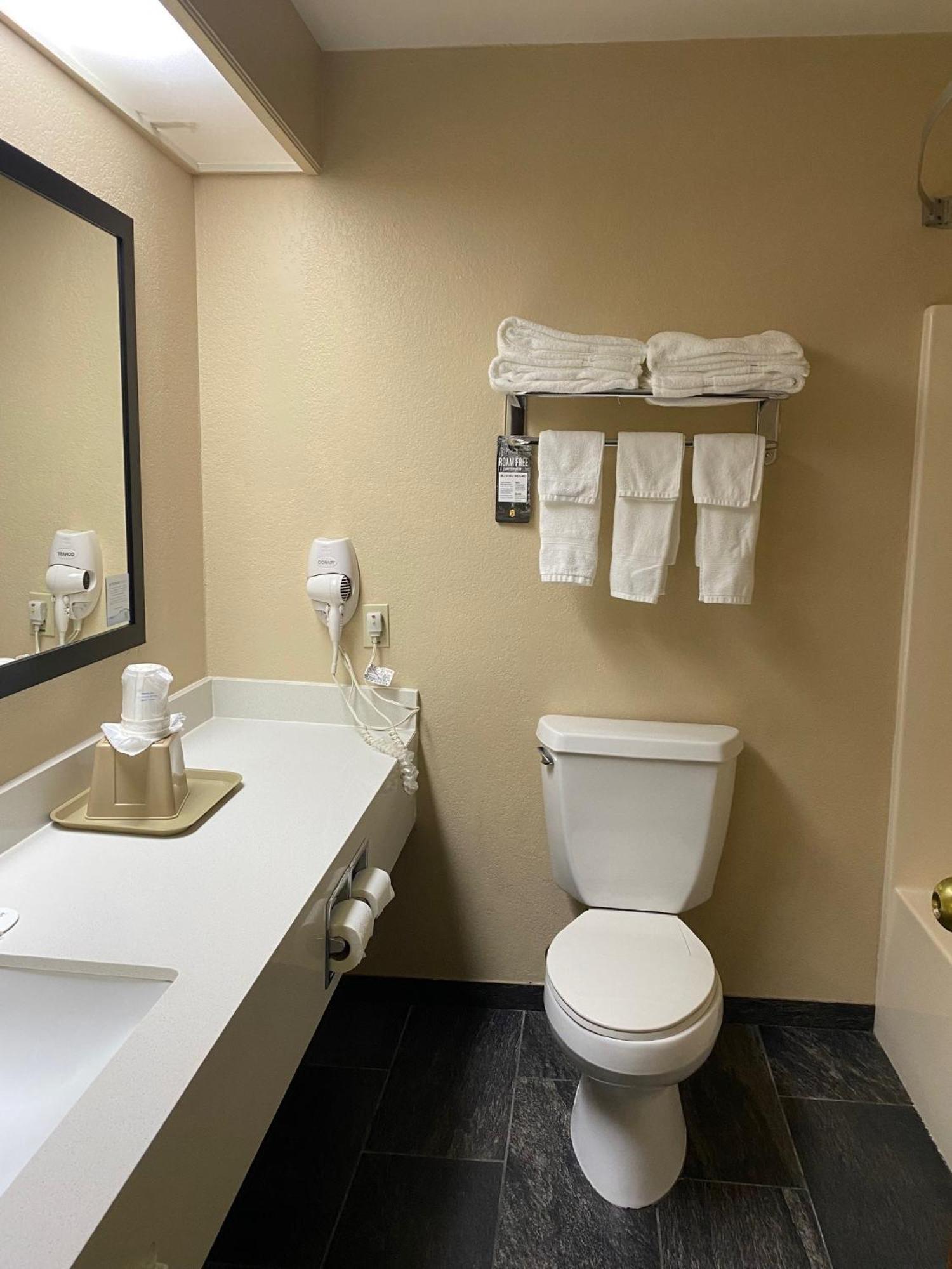 Super 8 By Wyndham Hotel