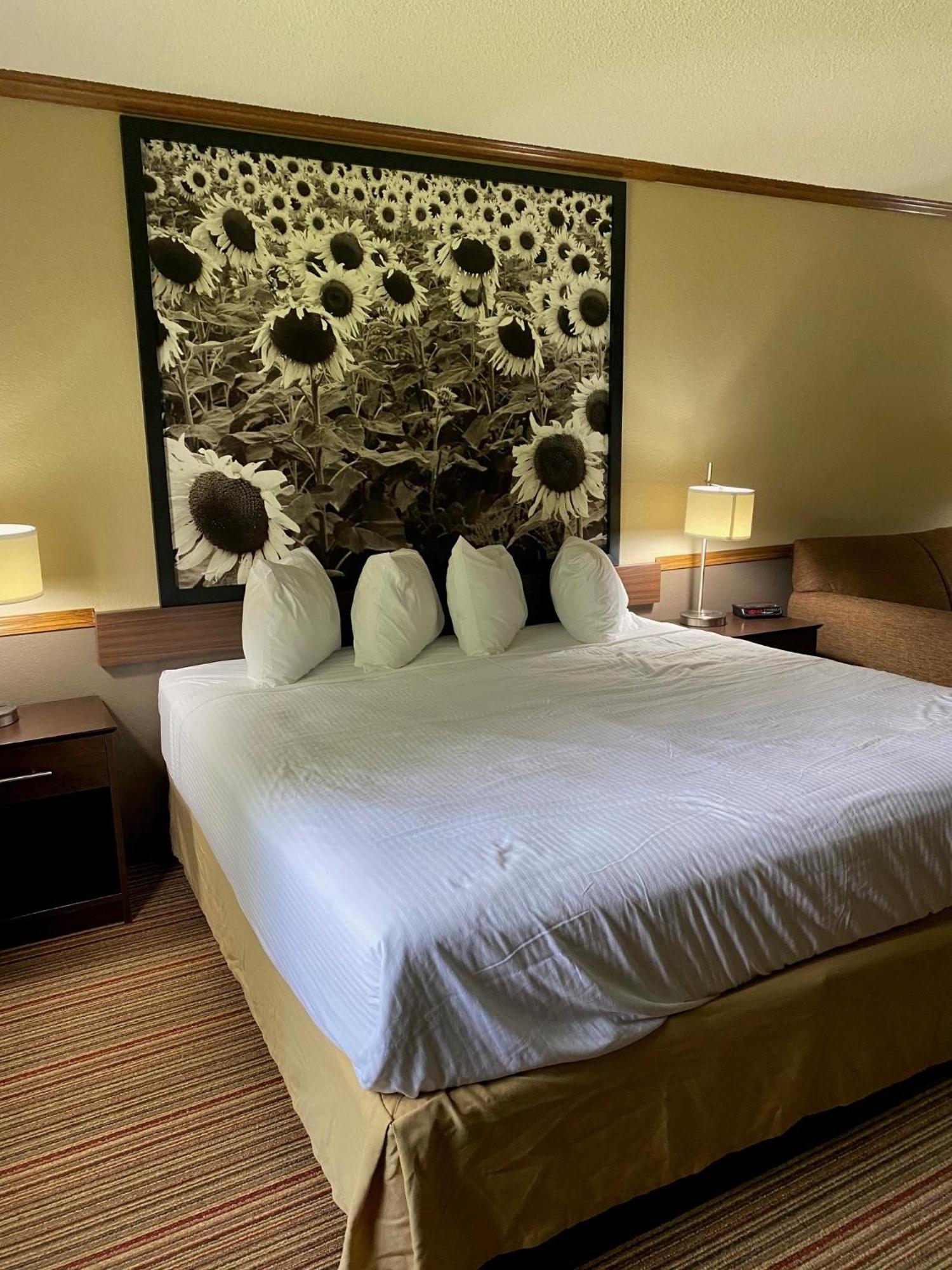 Super 8 By Wyndham New Hampton